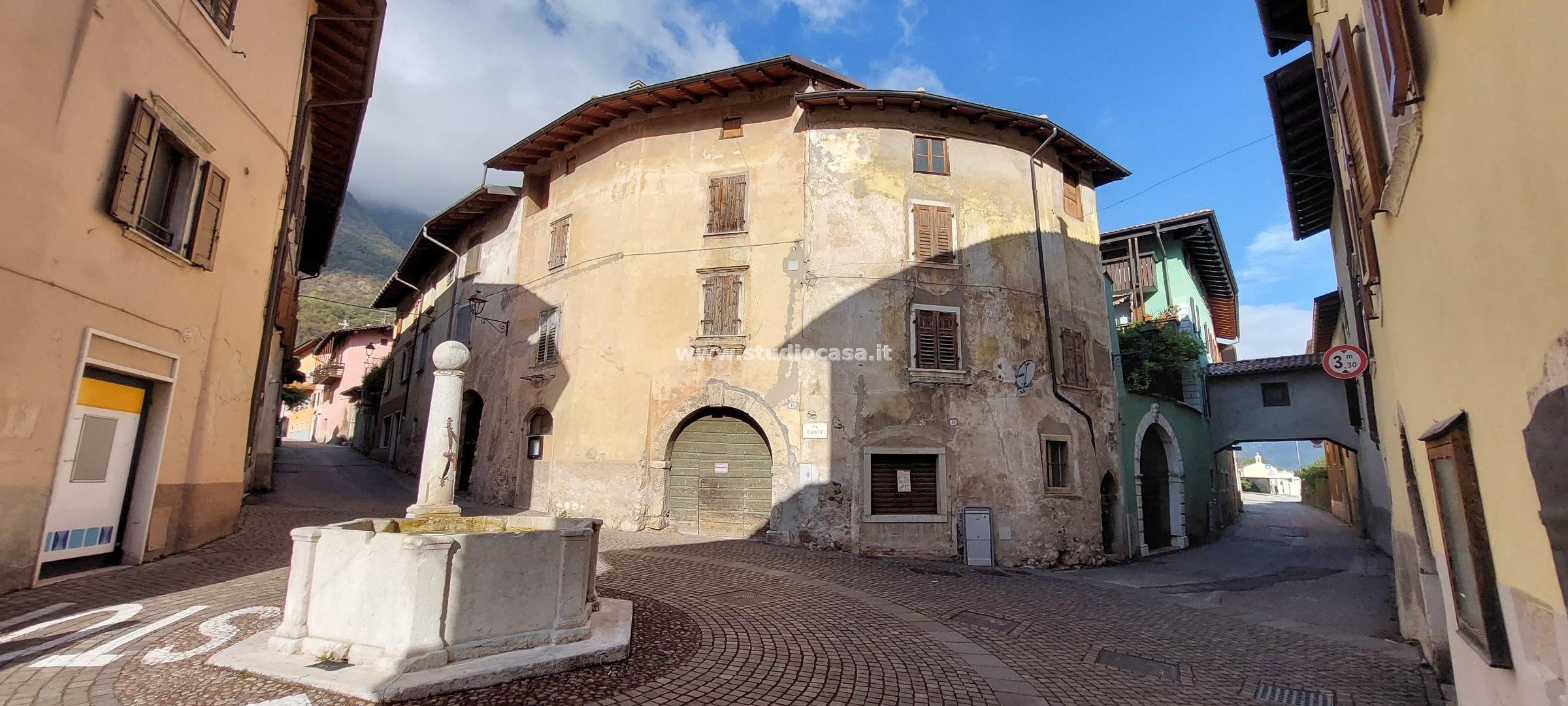 Casa Plurifamiliare in vendita a Ala