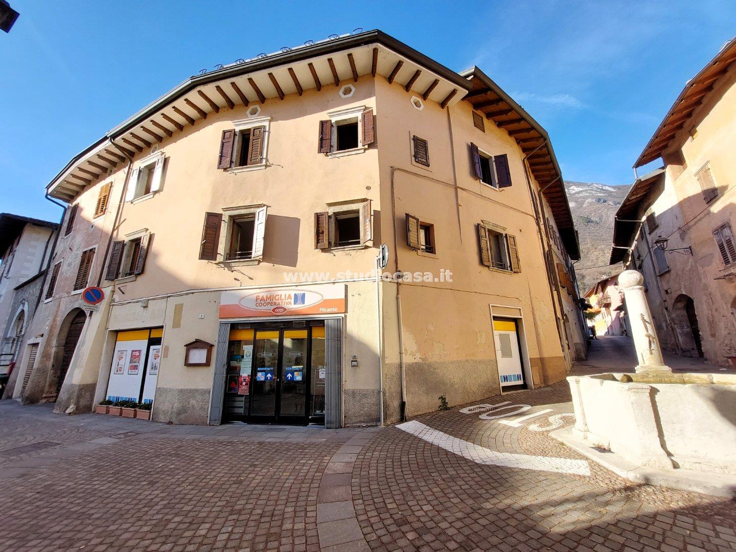 Casa Plurifamiliare in vendita a Ala