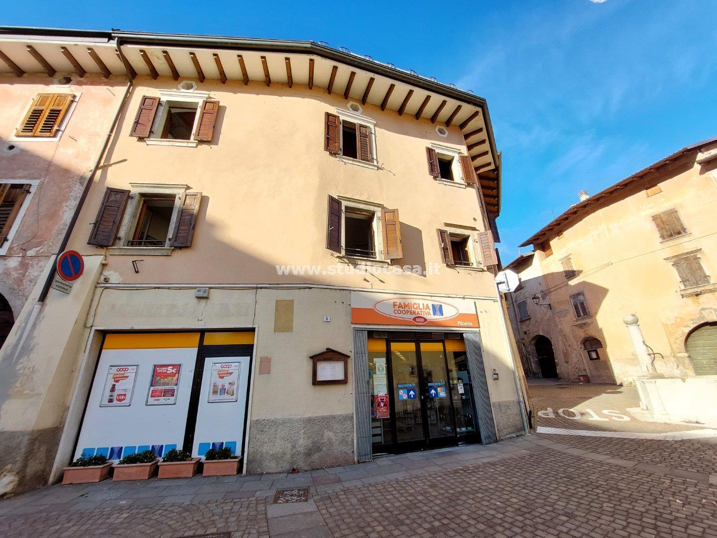 Casa Plurifamiliare in vendita a Ala