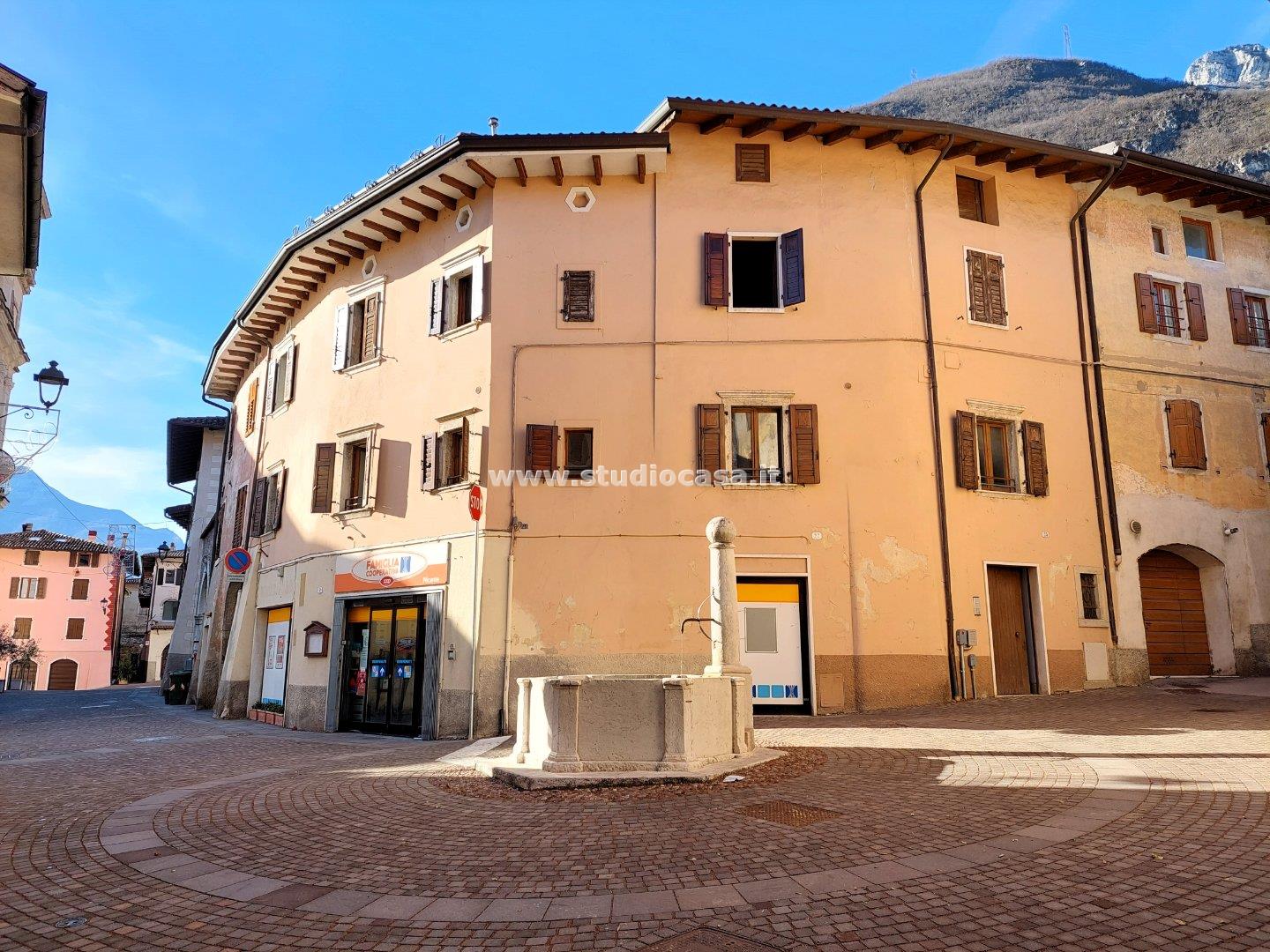 Casa Plurifamiliare in vendita a Ala