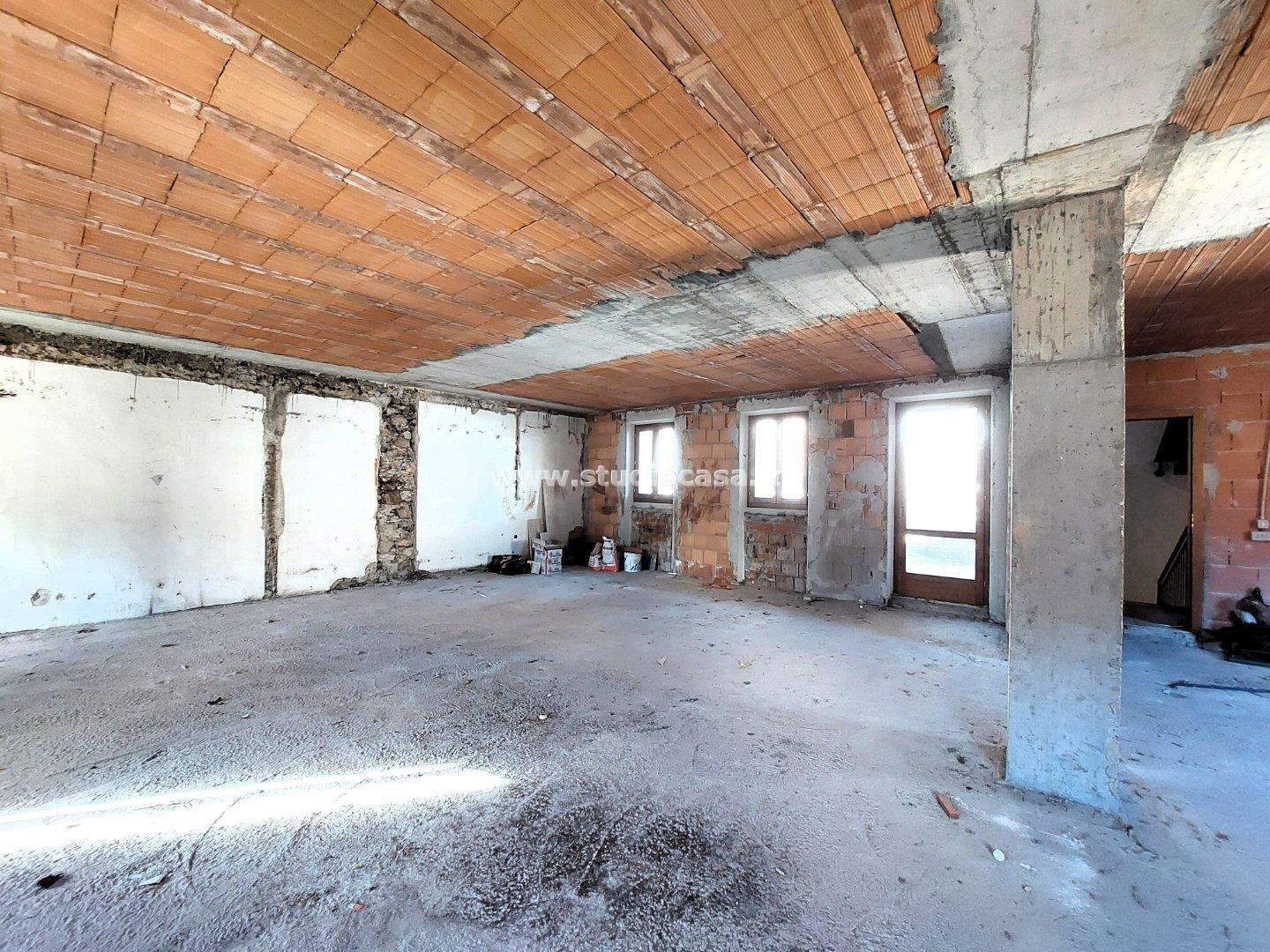 Casa Plurifamiliare in vendita a Ala