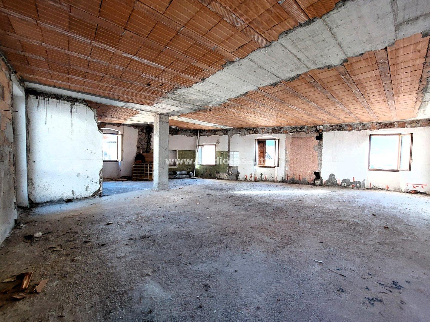 Casa Plurifamiliare in vendita a Ala