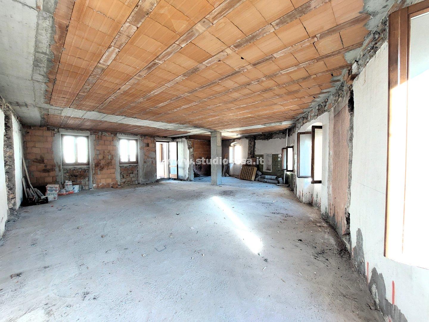 Casa Plurifamiliare in vendita a Ala