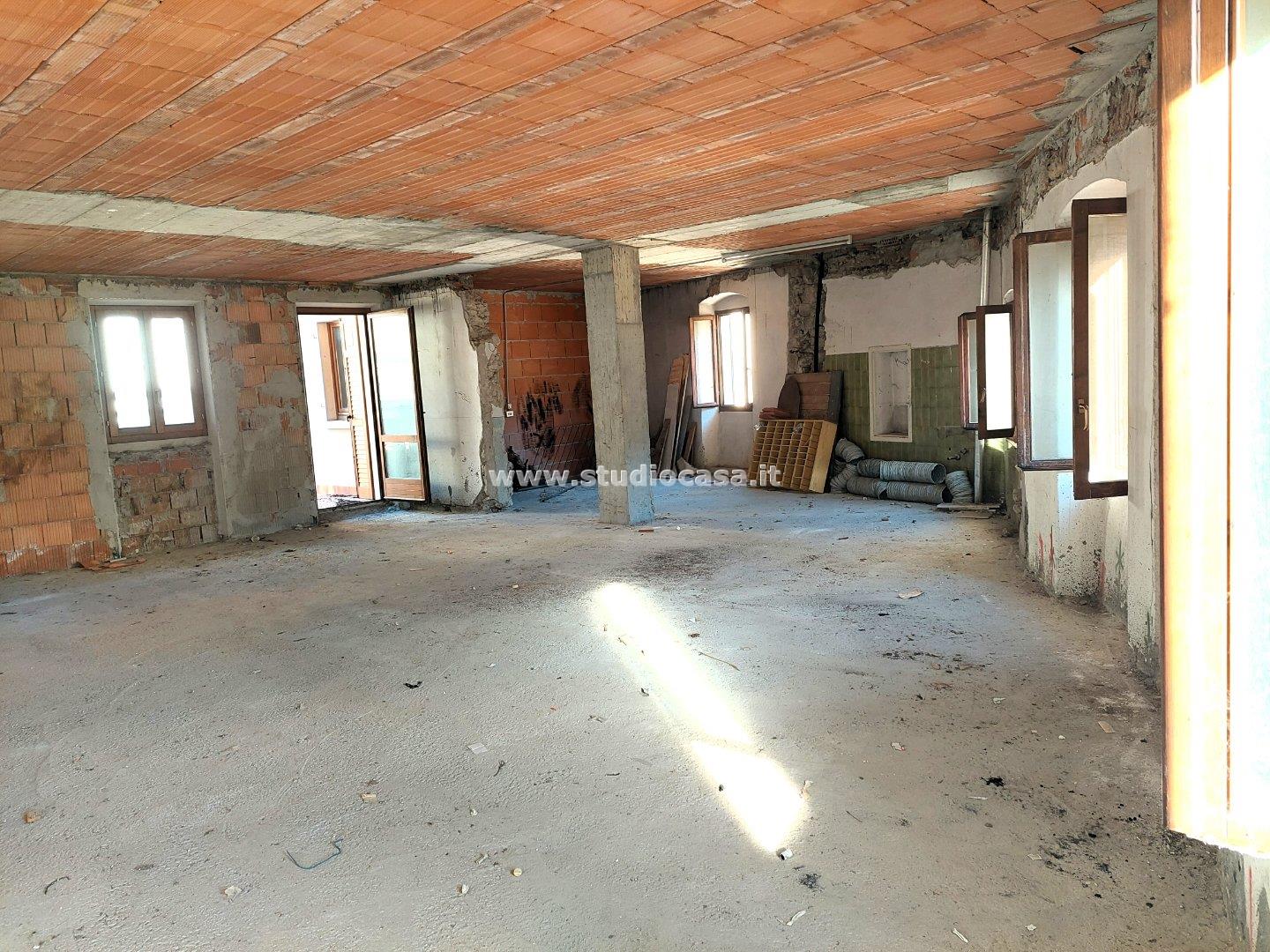 Casa Plurifamiliare in vendita a Ala