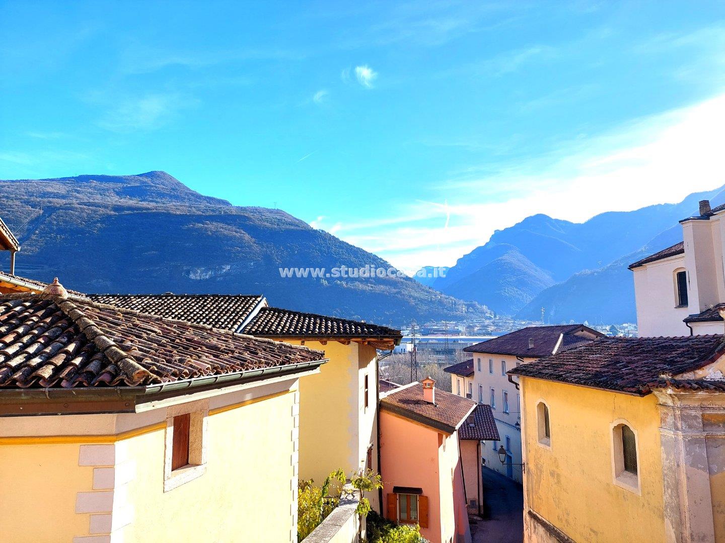 Casa Plurifamiliare in vendita a Ala