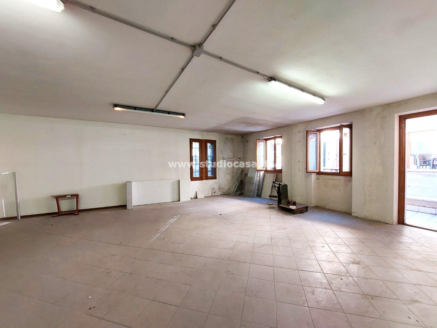 Casa Plurifamiliare in vendita a Ala
