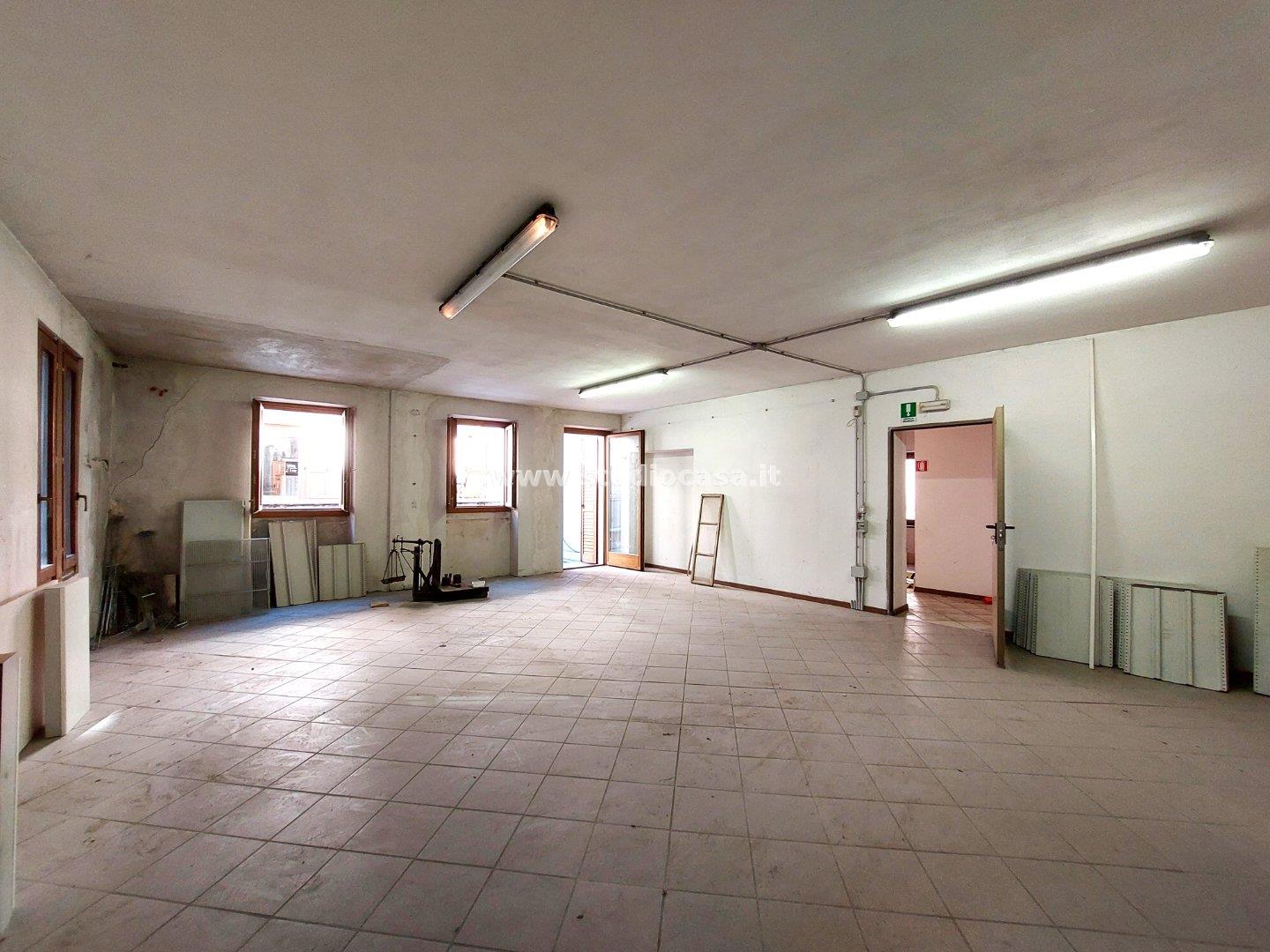 Casa Plurifamiliare in vendita a Ala