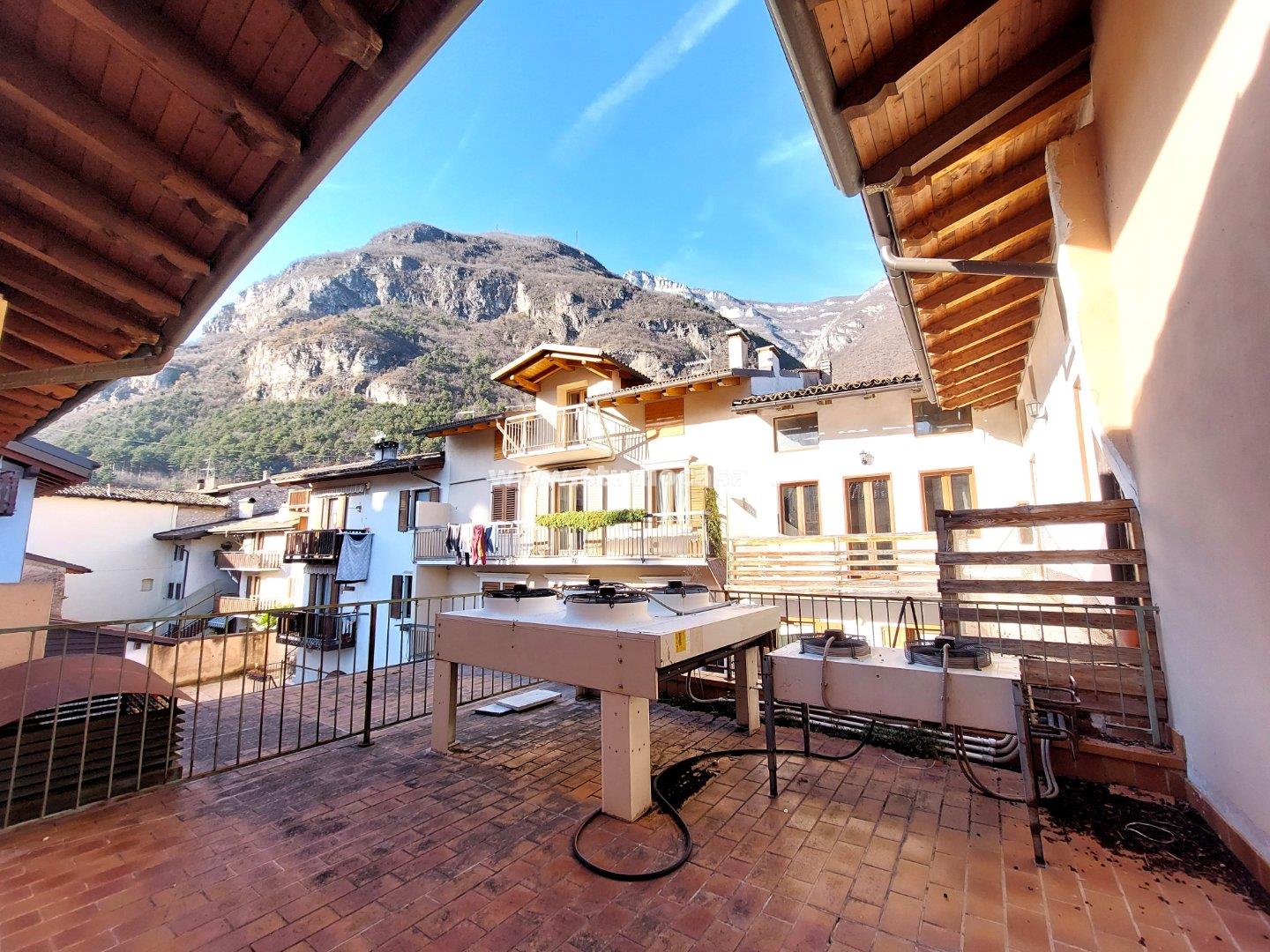 Casa Plurifamiliare in vendita a Ala