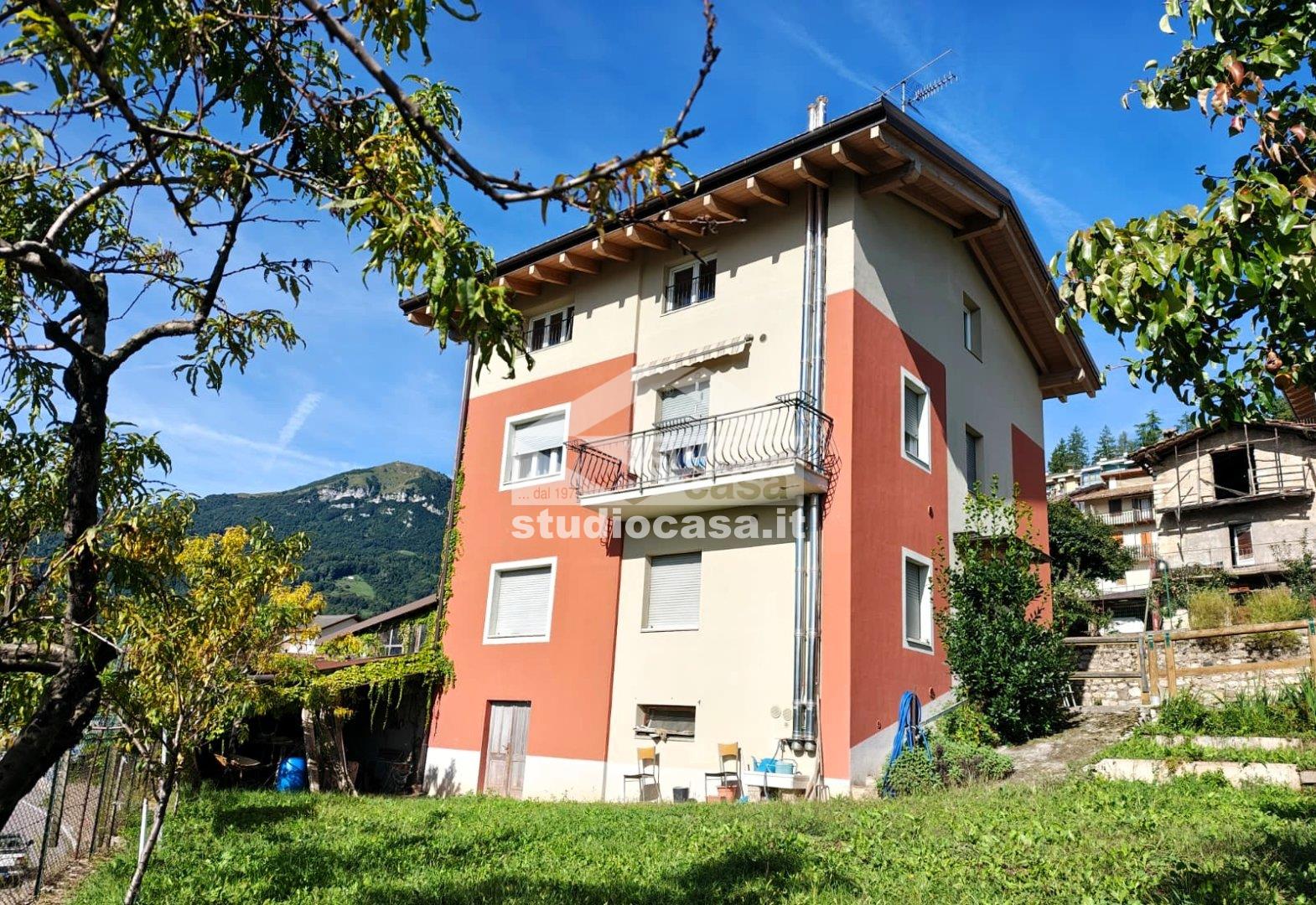 Villa Plurifamiliare in vendita a Brentonico