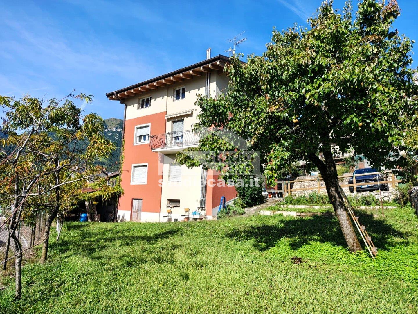 Villa Plurifamiliare in vendita a Brentonico