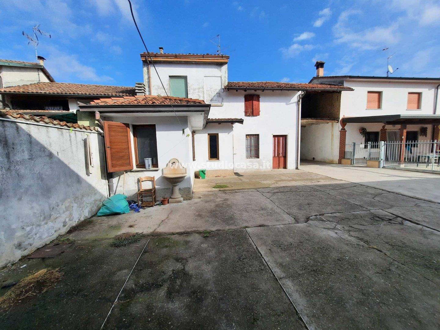 Casa Bifamiliare in vendita a Casalmorano