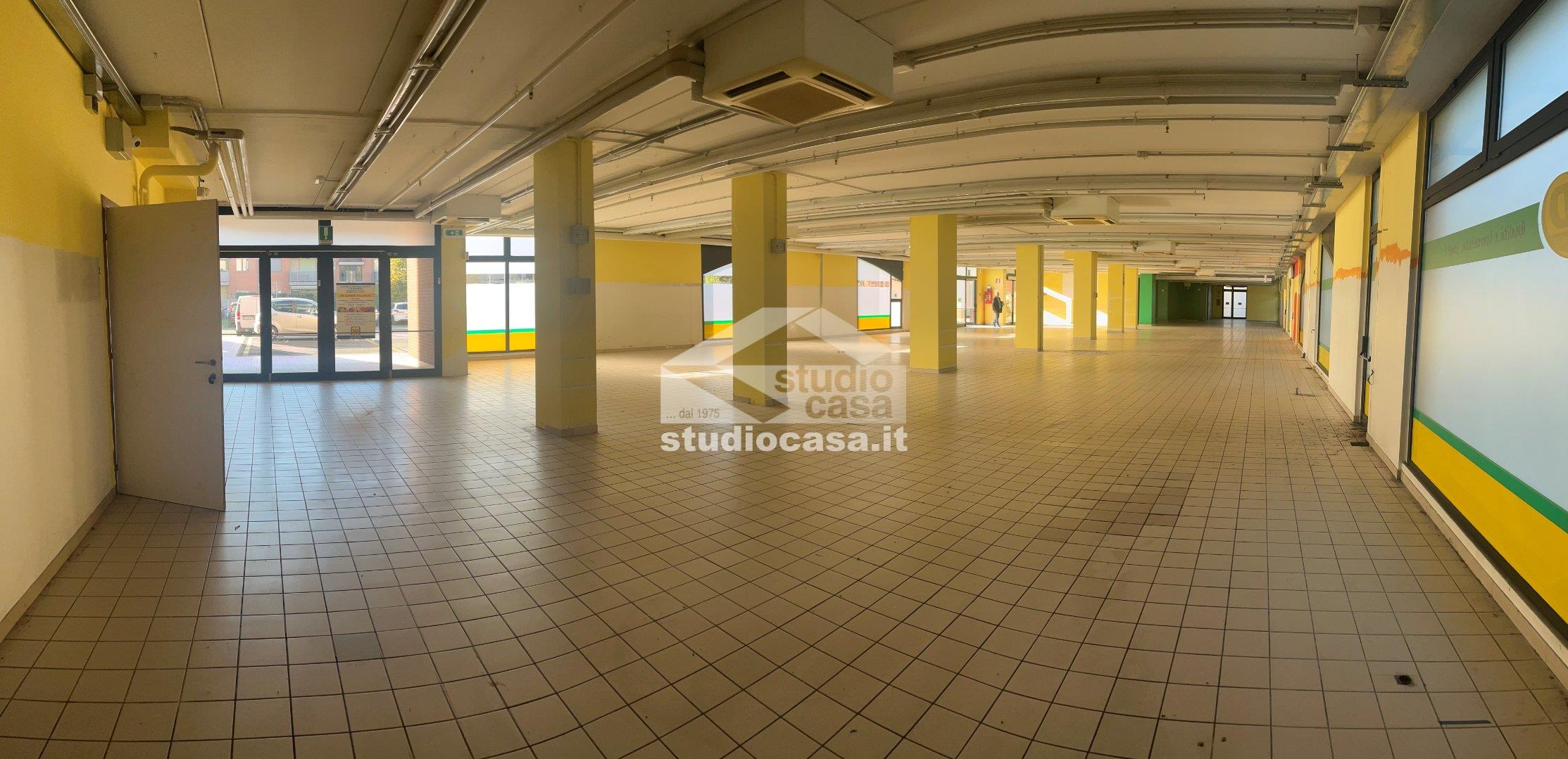 Negozio in vendita a Azzano San Paolo