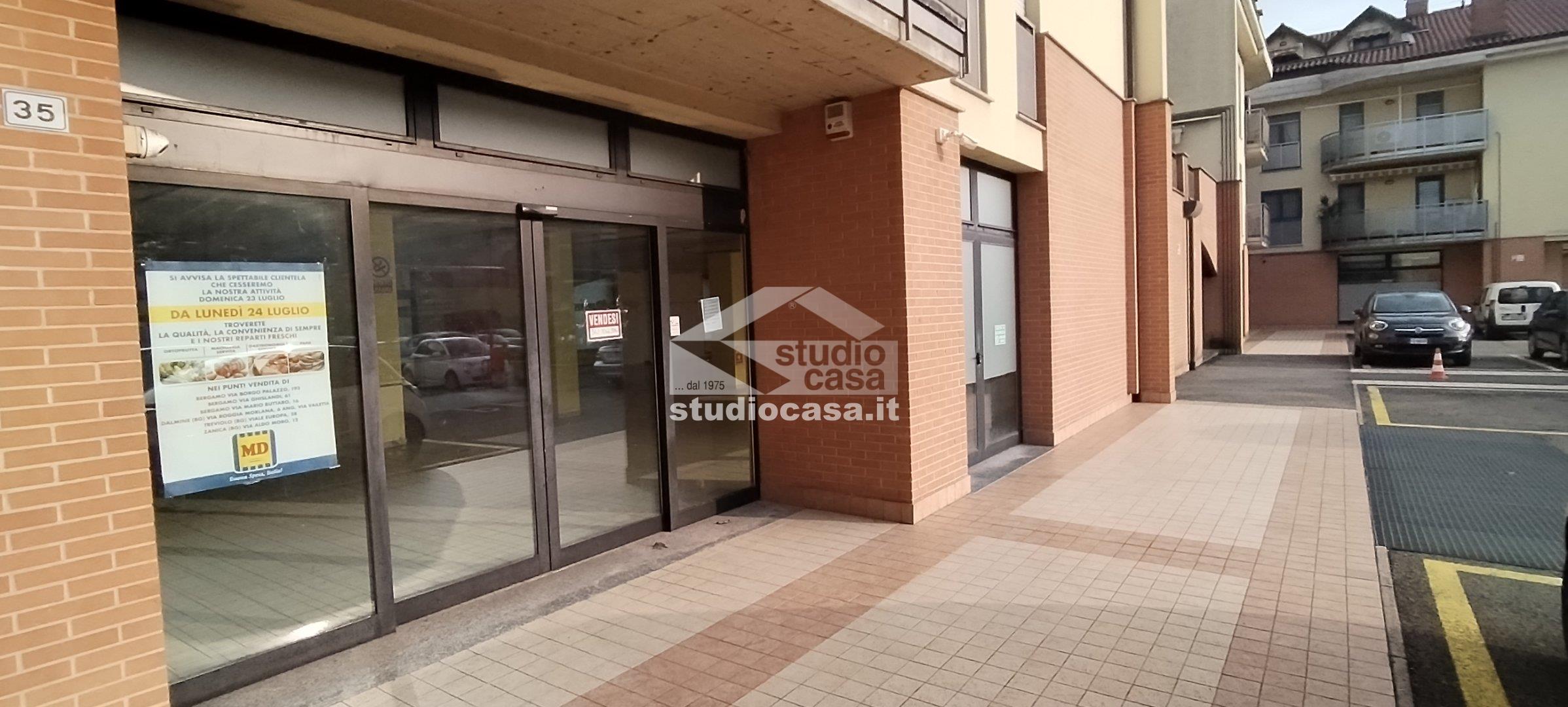 Negozio in vendita a Azzano San Paolo