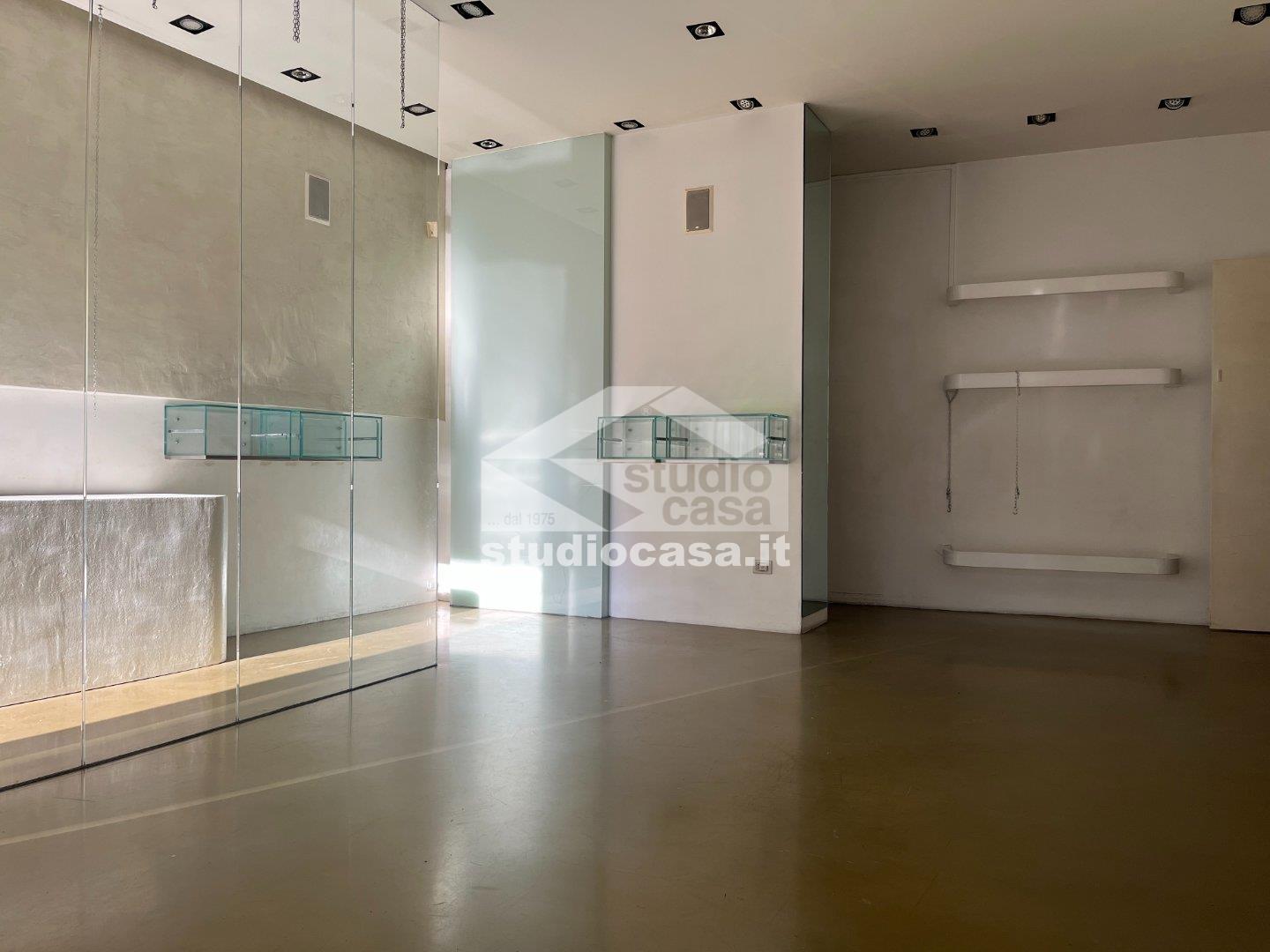 Negozio in affitto a Bergamo