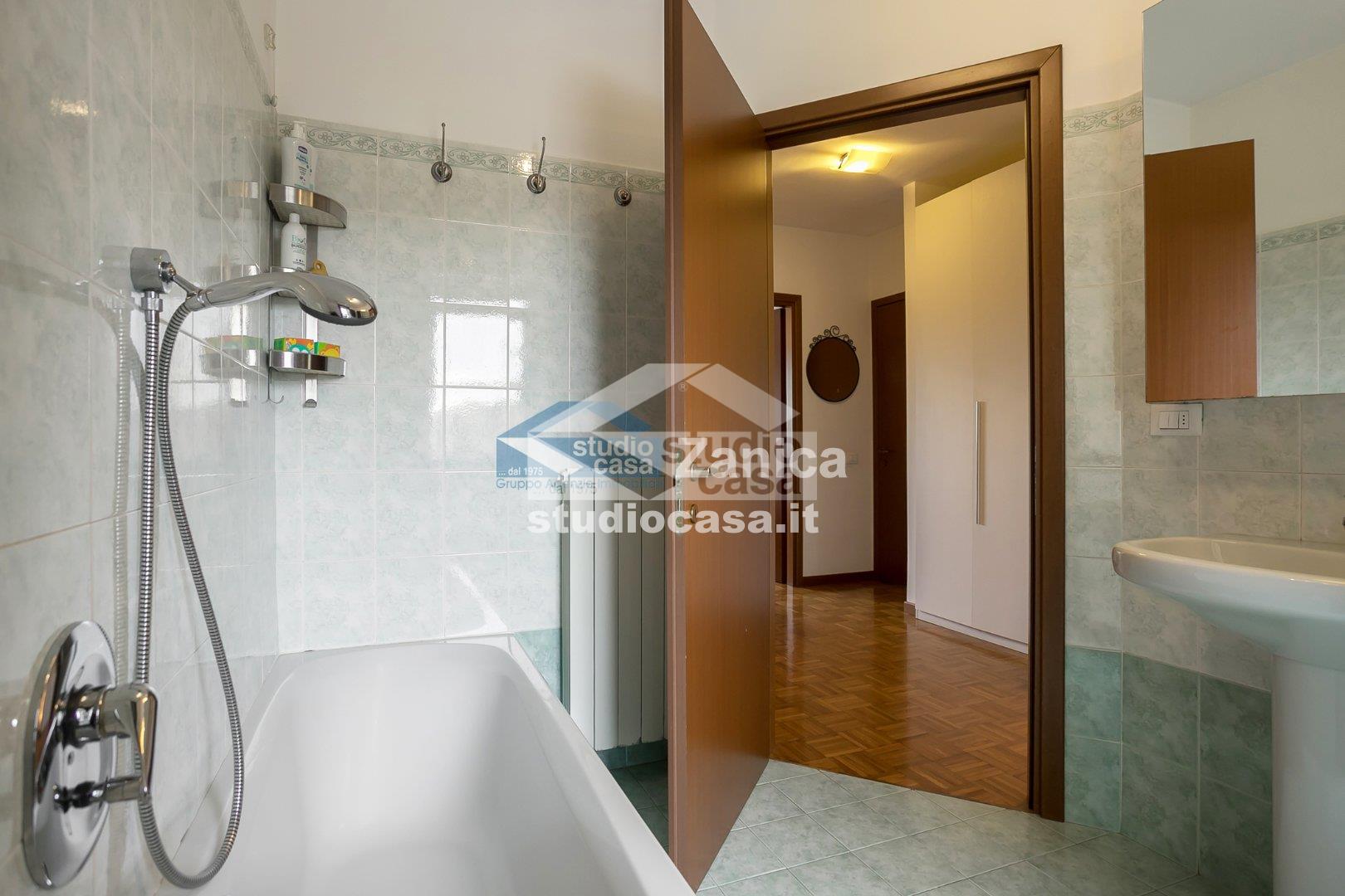 Appartamento in vendita a Azzano San Paolo