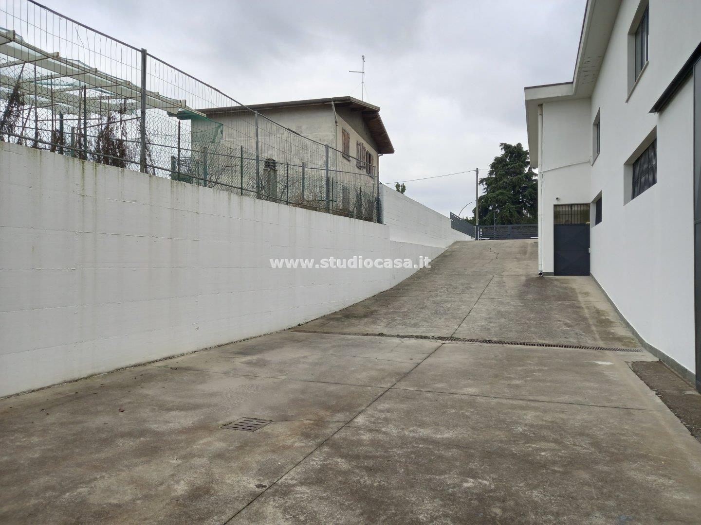 Magazzino in affitto a Zanica