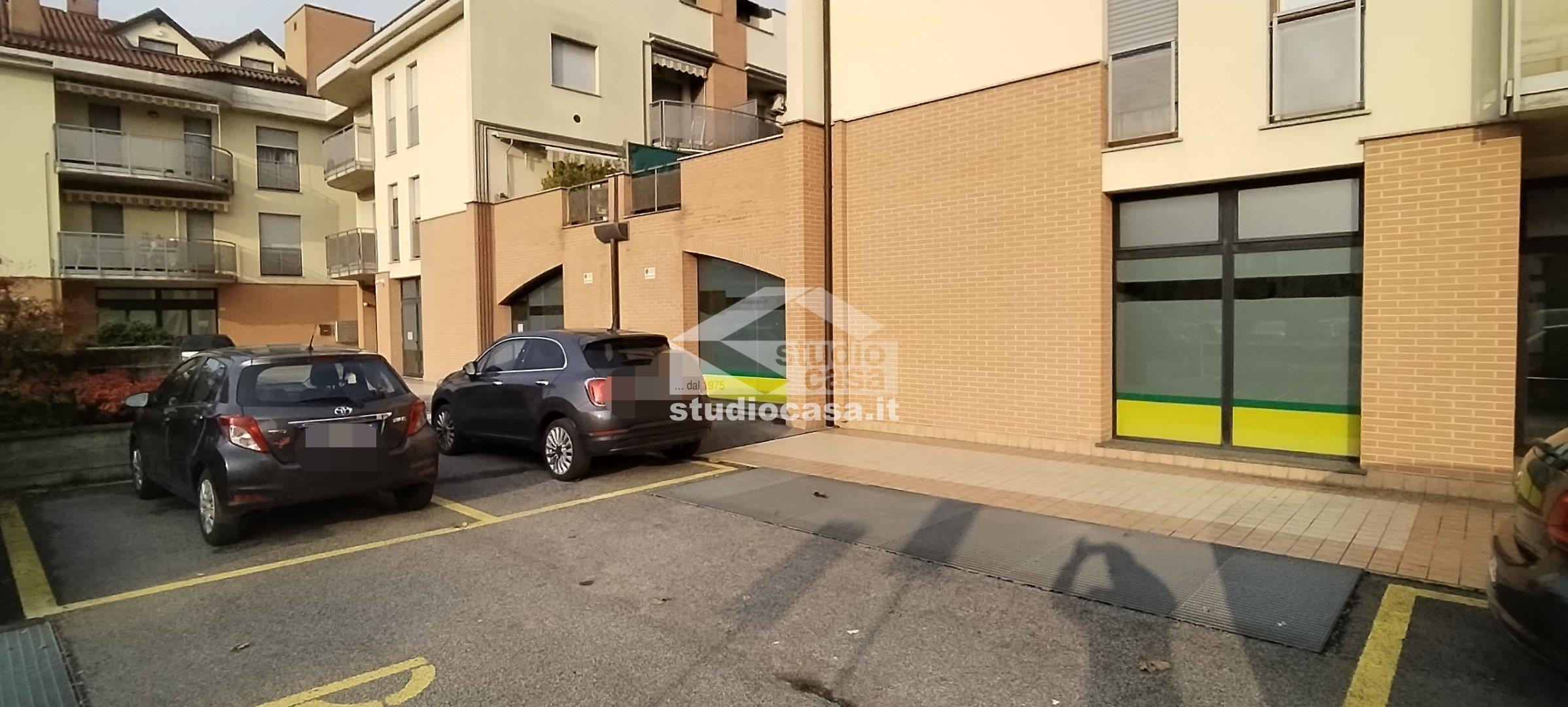 Negozio in vendita a Azzano San Paolo