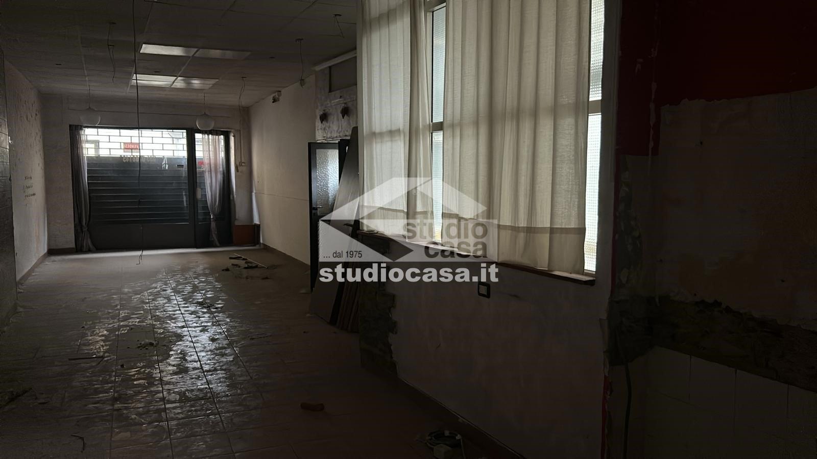 Stabile in vendita a Osio Sotto