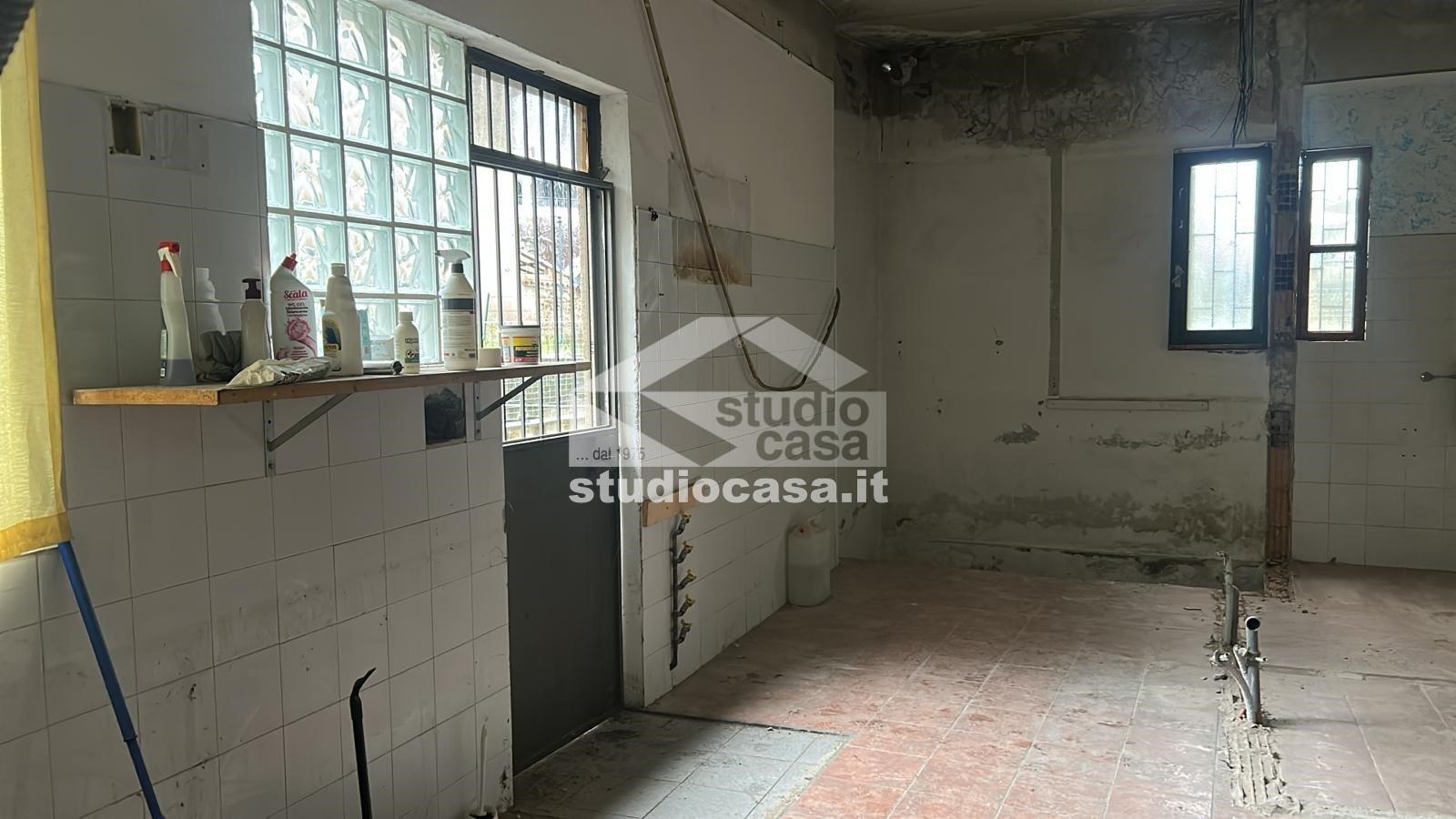 Stabile in vendita a Osio Sotto