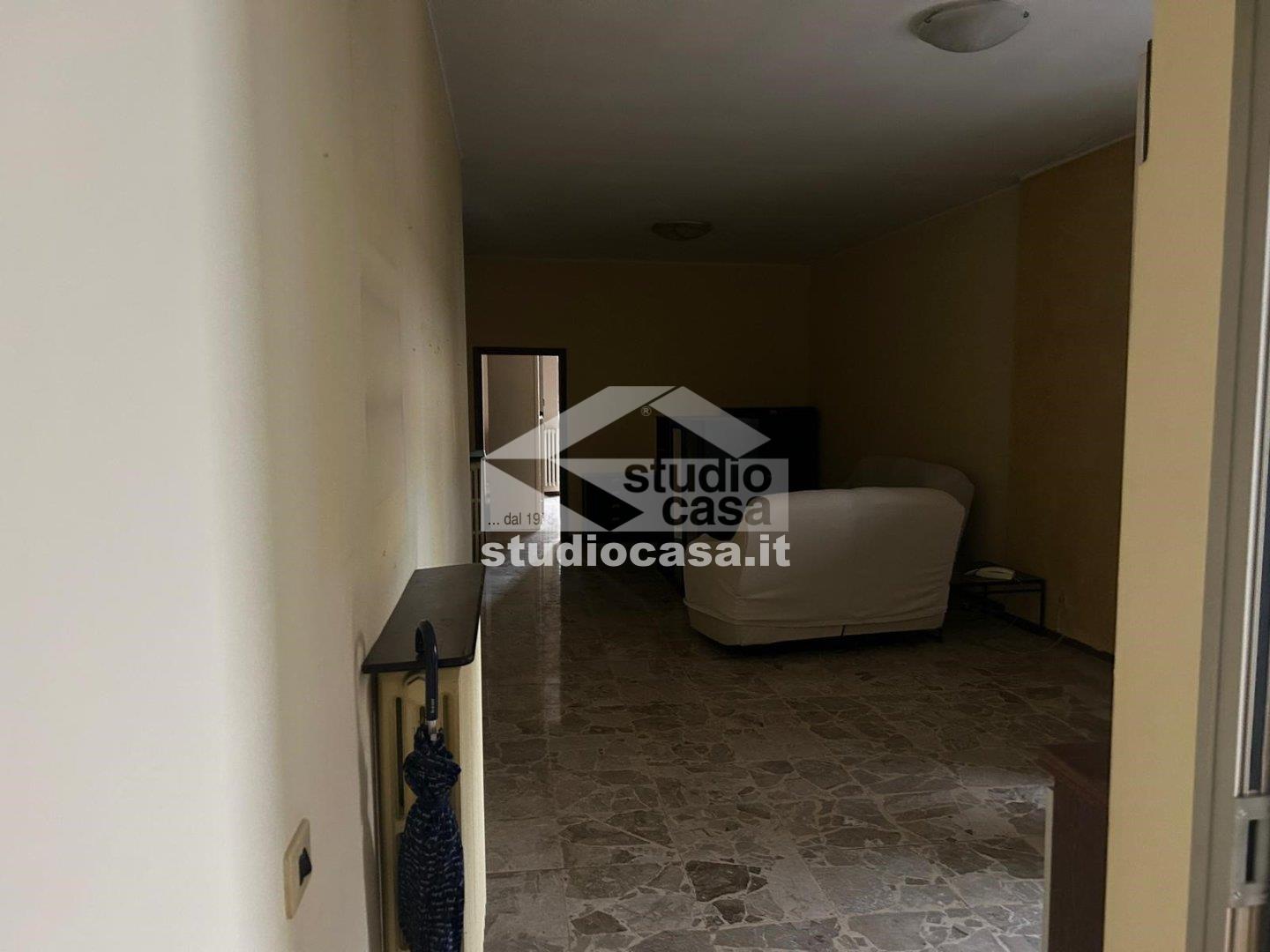 Stabile in vendita a Osio Sotto