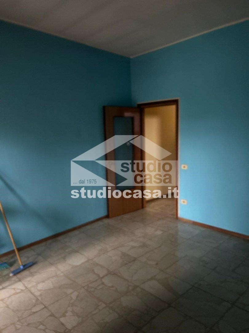 Stabile in vendita a Osio Sotto