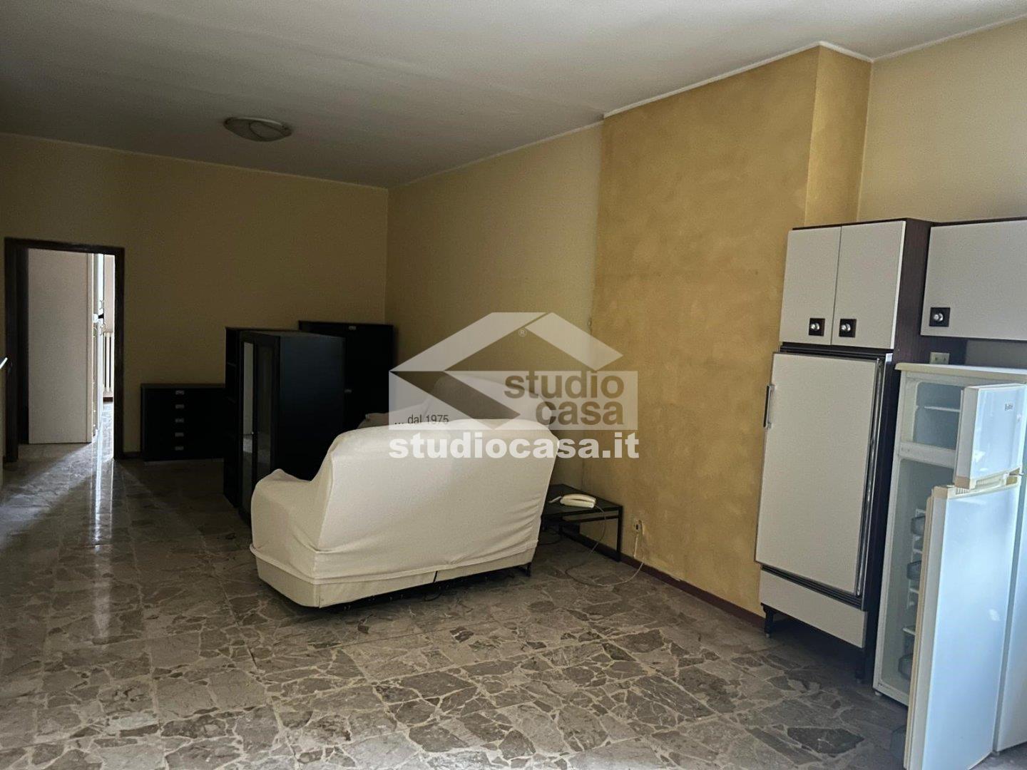 Stabile in vendita a Osio Sotto