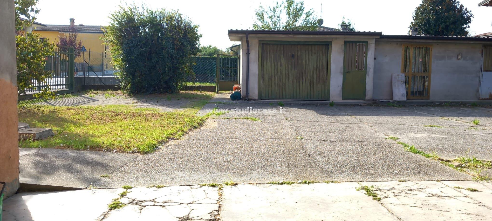 Casa Plurifamiliare in vendita a Palazzo Pignano