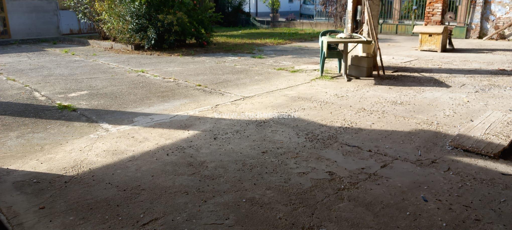 Casa Plurifamiliare in vendita a Palazzo Pignano