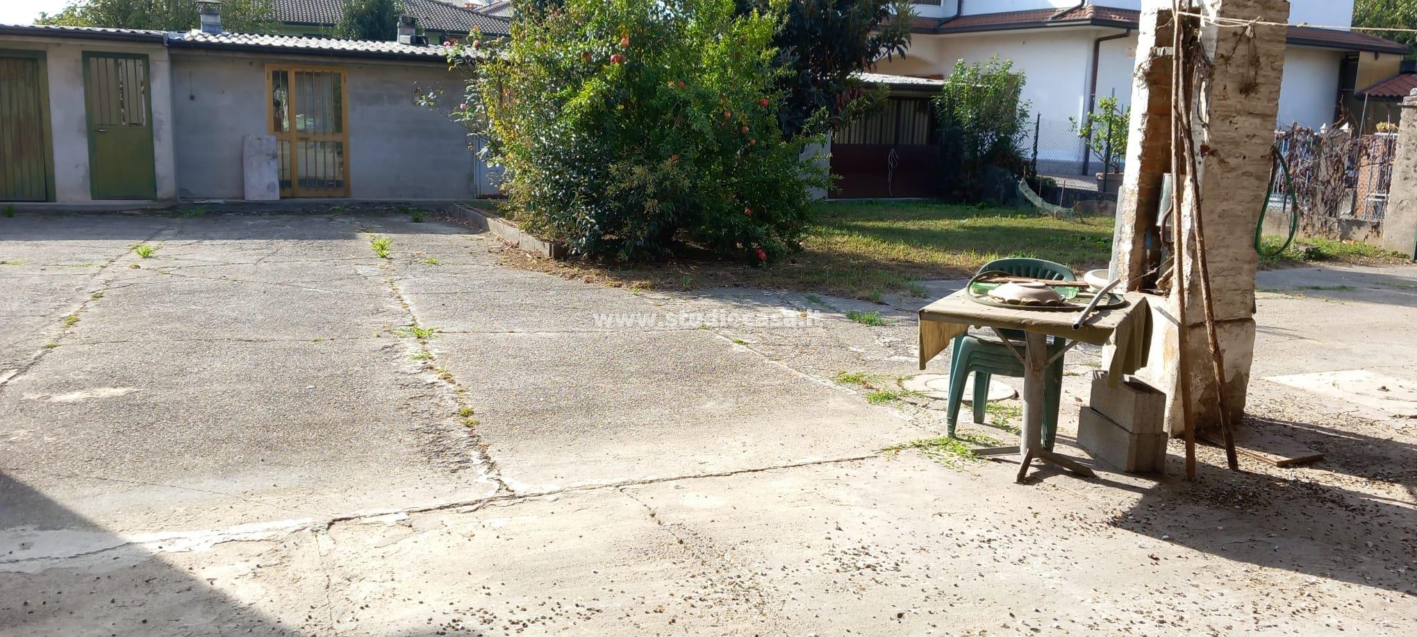 Casa Plurifamiliare in vendita a Palazzo Pignano