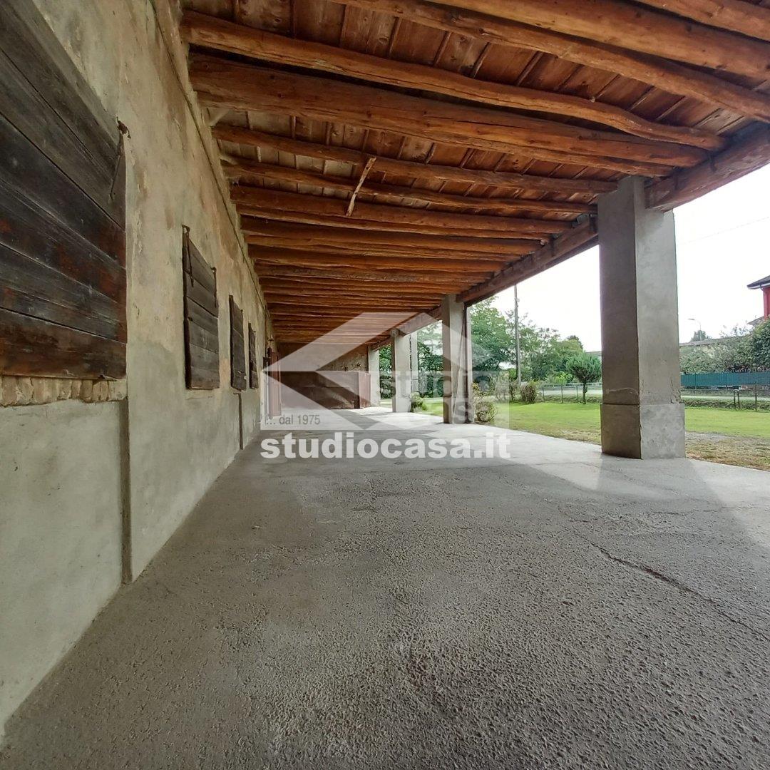 Casa Plurifamiliare in vendita a Palazzo Pignano