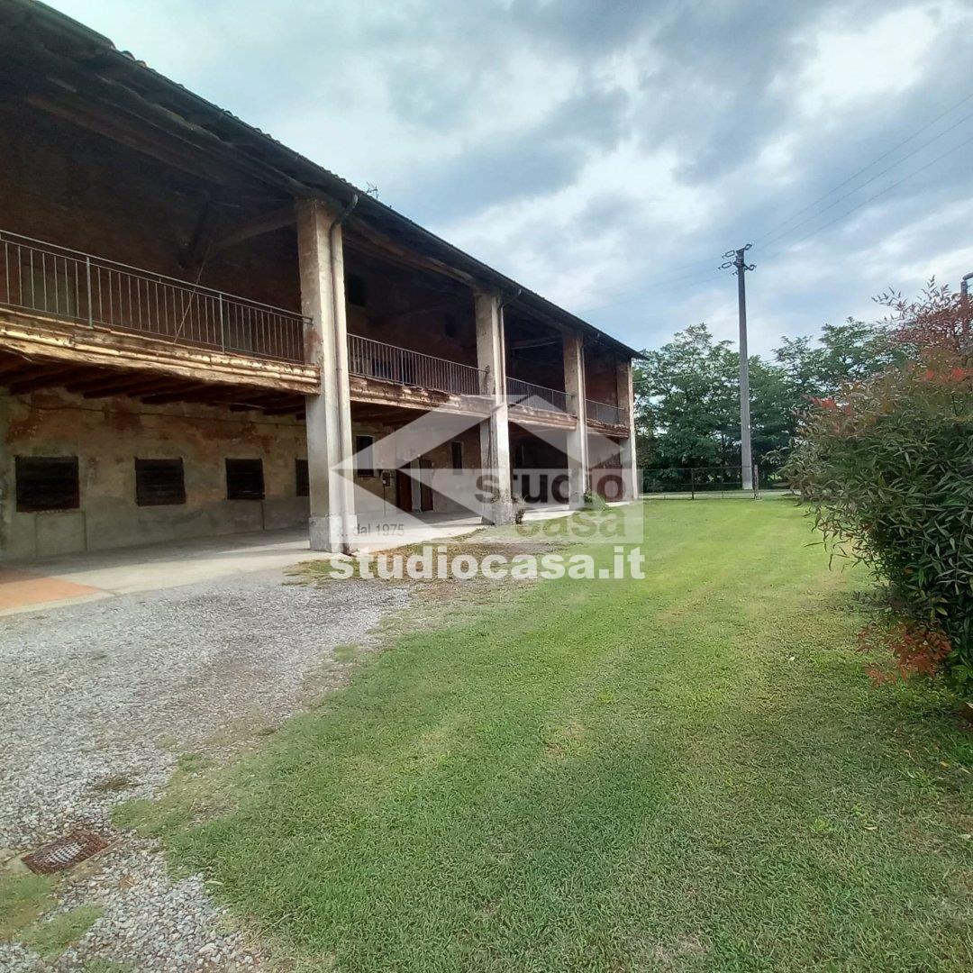 Casa Plurifamiliare in vendita a Palazzo Pignano