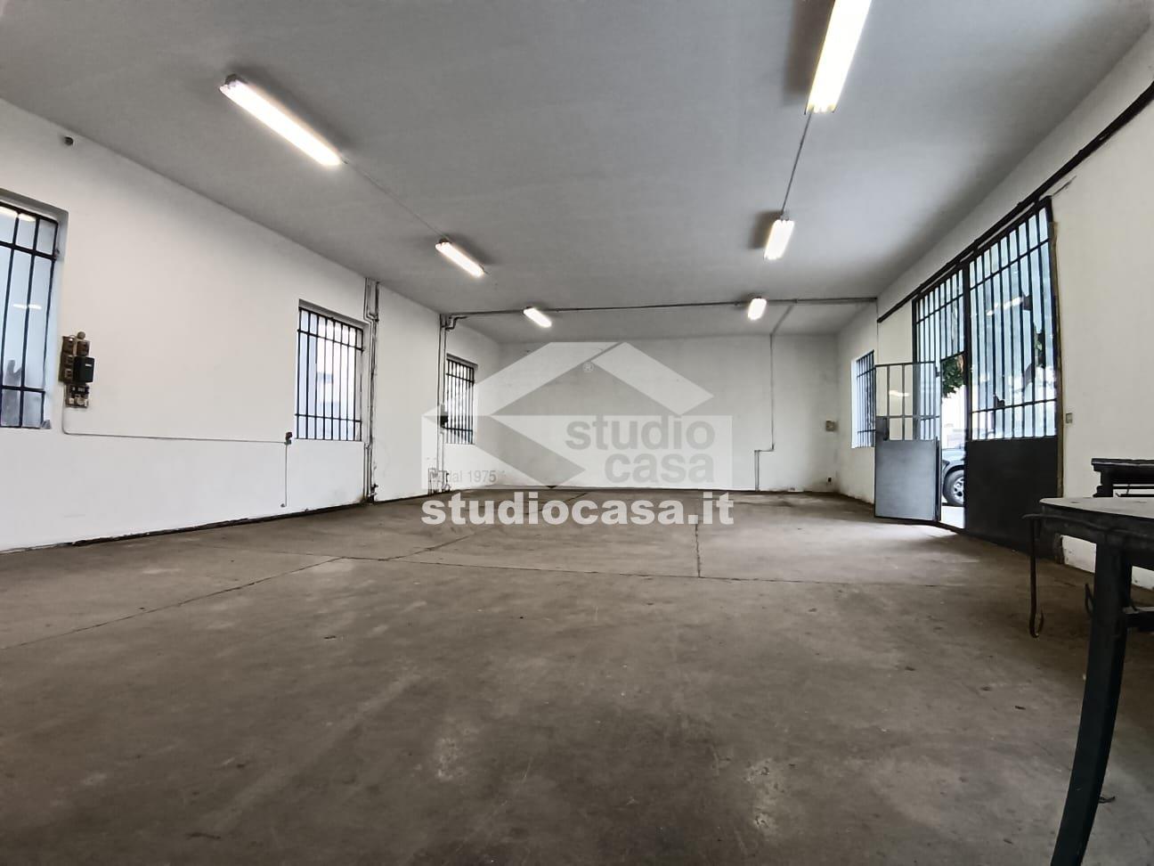 Magazzino in affitto a Sergnano