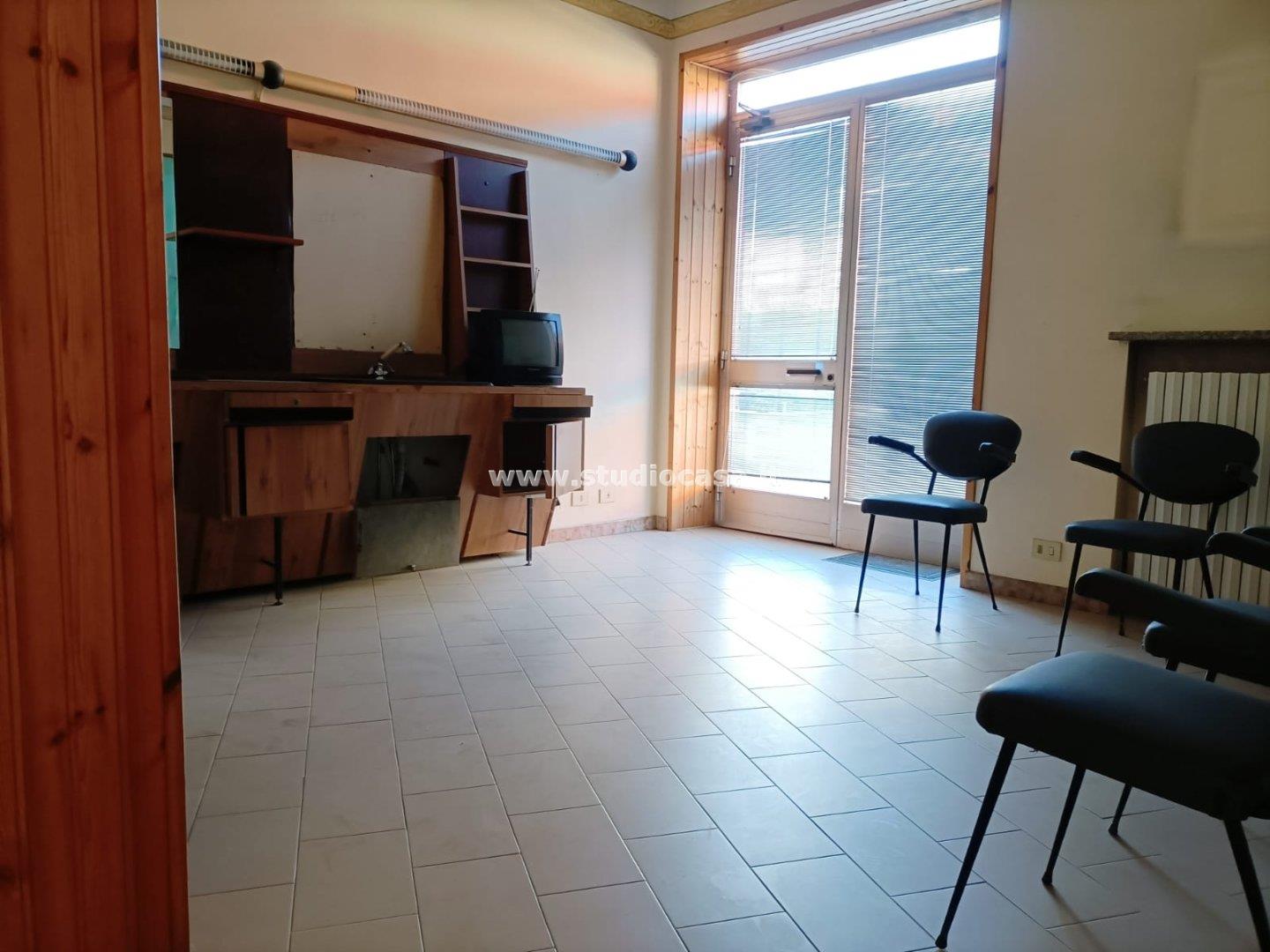 Negozio in vendita a Pandino