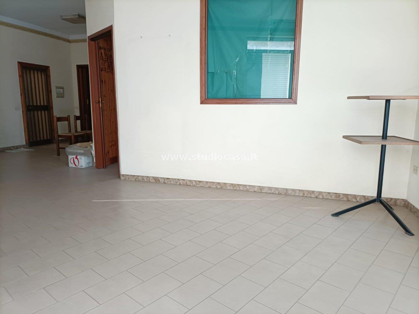 Negozio in vendita a Pandino