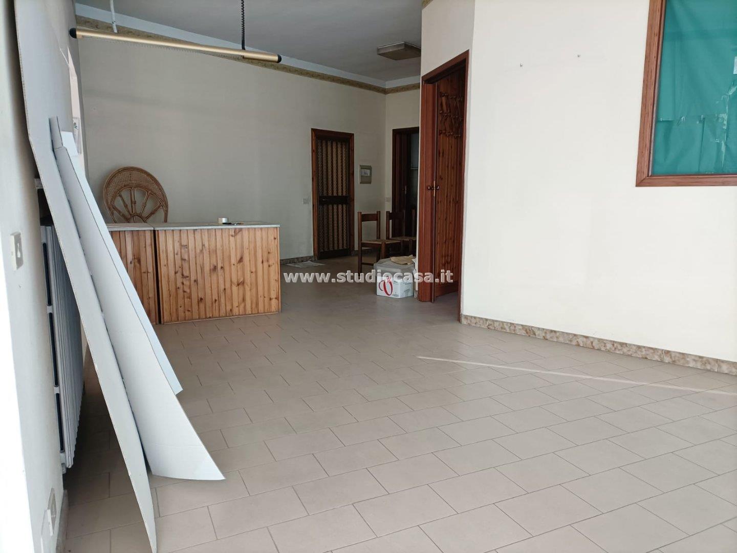 Negozio in vendita a Pandino