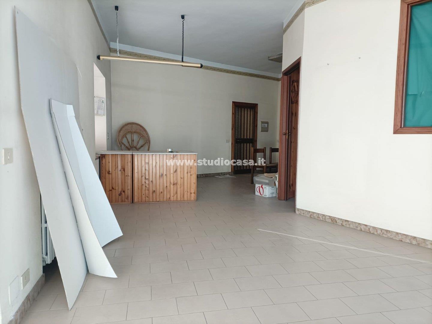 Negozio in vendita a Pandino