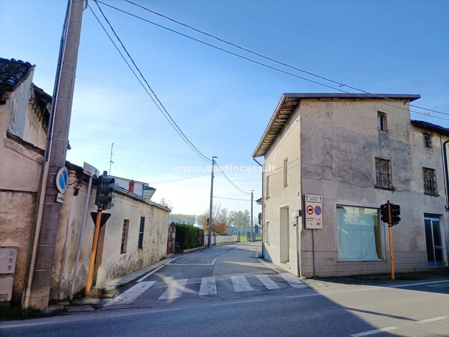 Negozio in vendita a Pandino