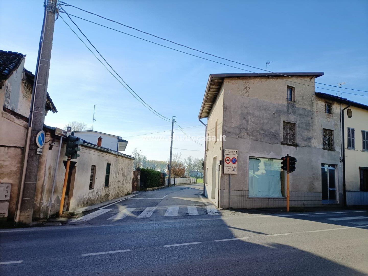 Negozio in vendita a Pandino