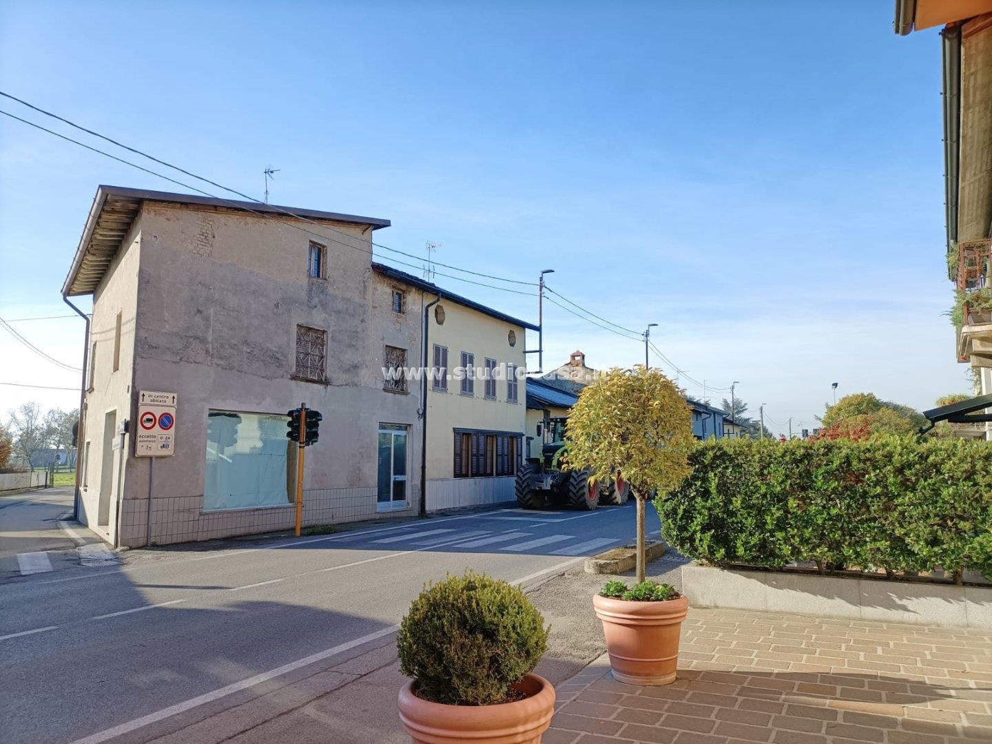 Negozio in vendita a Pandino