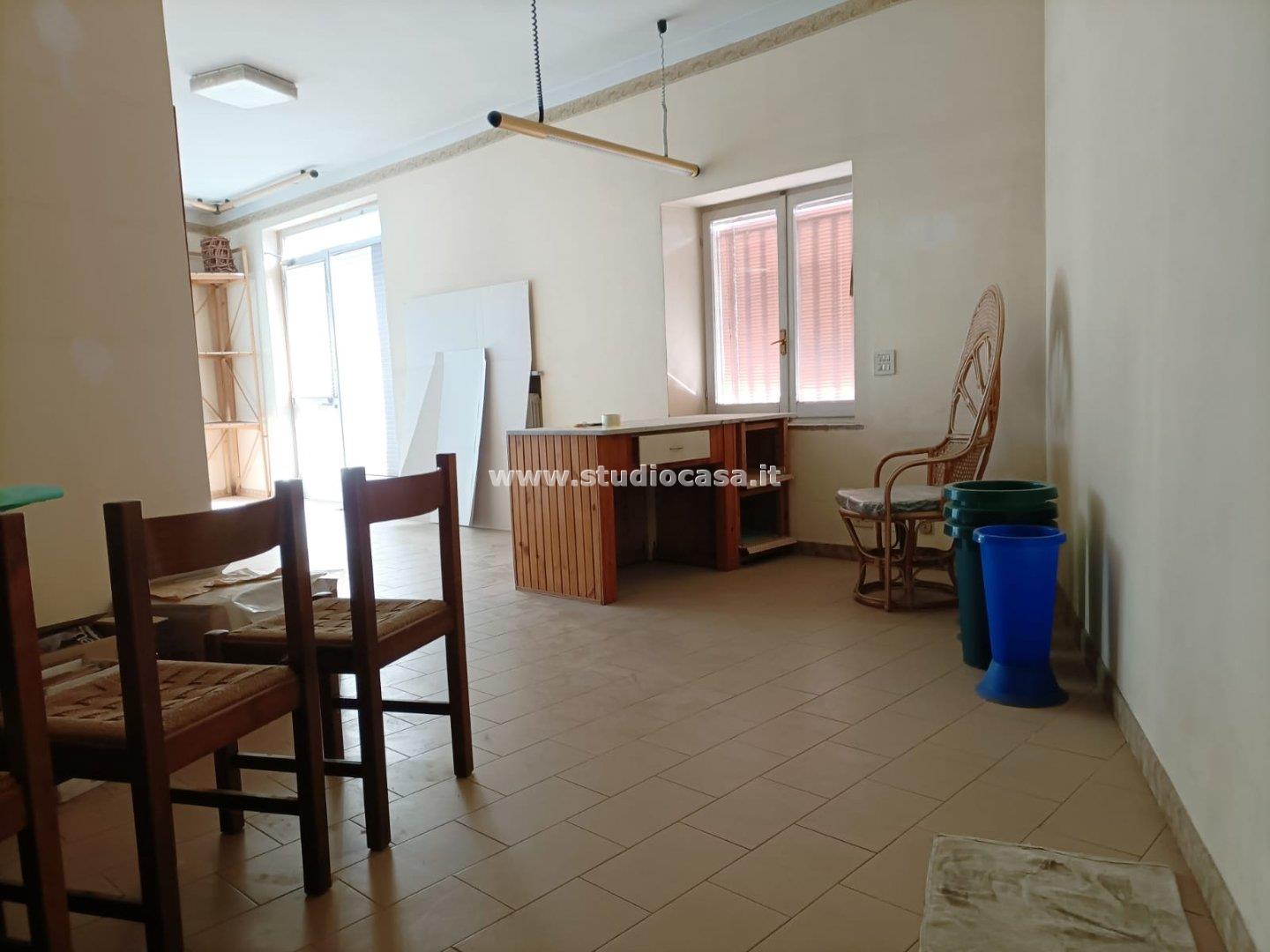 Negozio in vendita a Pandino