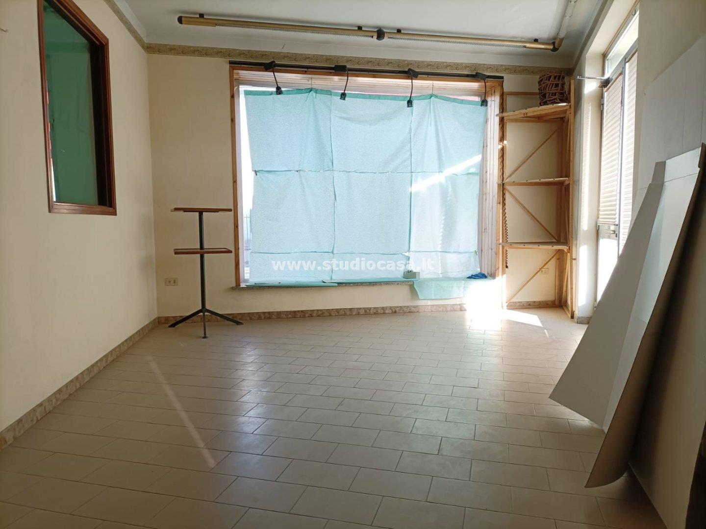 Negozio in vendita a Pandino