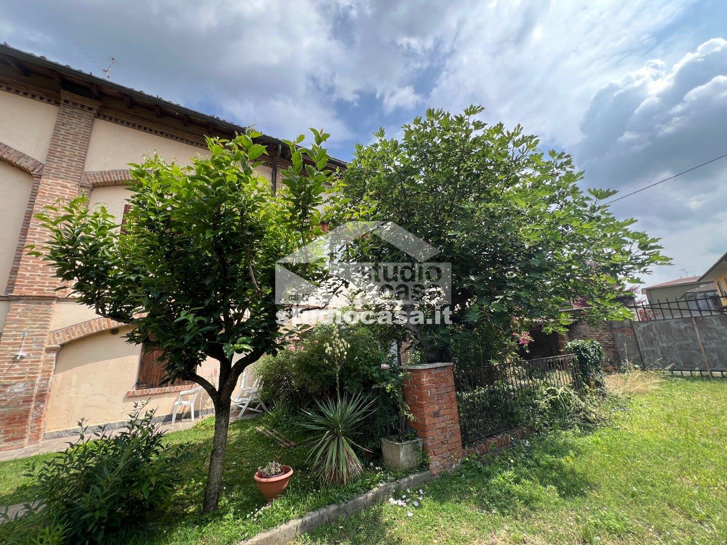 Casa Plurifamiliare in vendita a Vailate