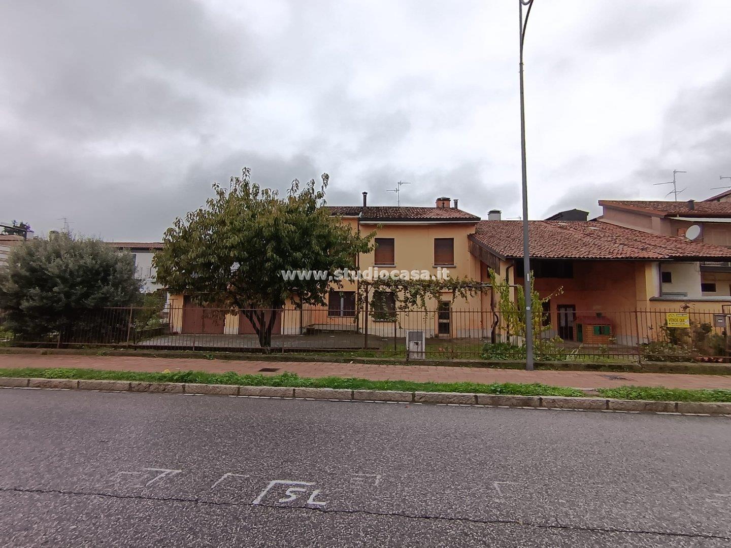 Casa Plurifamiliare in vendita a Pandino