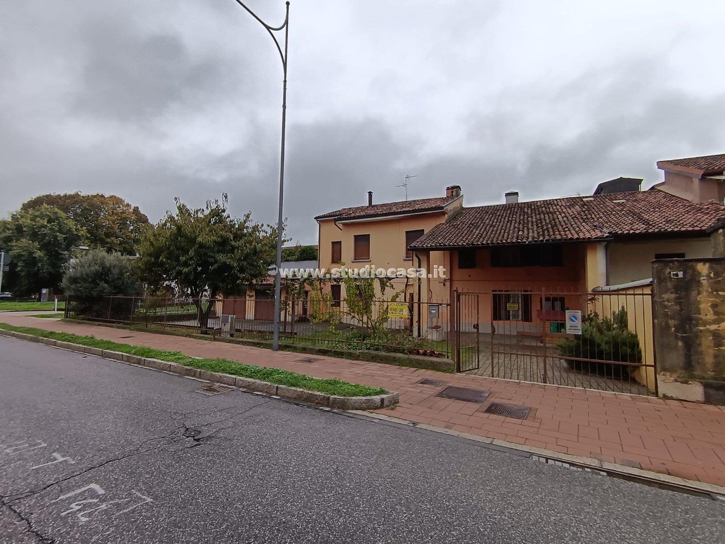 Casa Plurifamiliare in vendita a Pandino