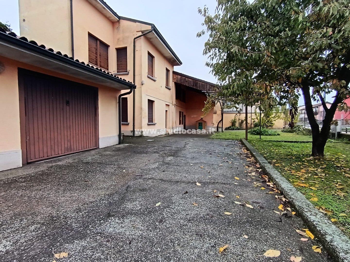 Casa Plurifamiliare in vendita a Pandino