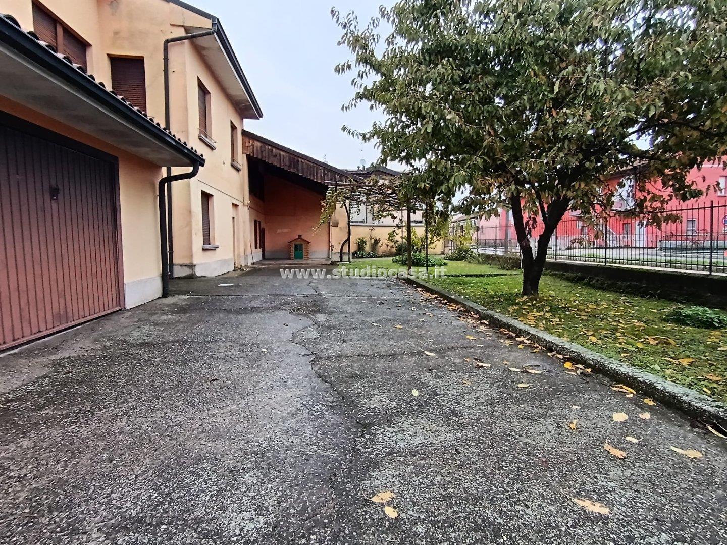 Casa Plurifamiliare in vendita a Pandino