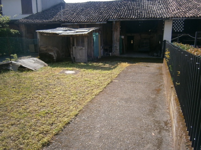 Cascina in vendita a Crespiatica