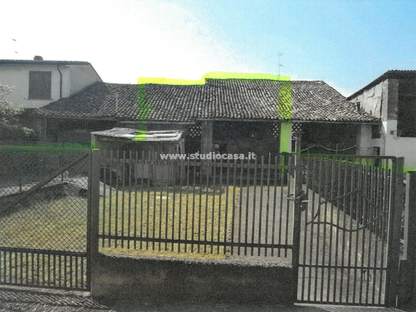 Cascina in vendita a Crespiatica