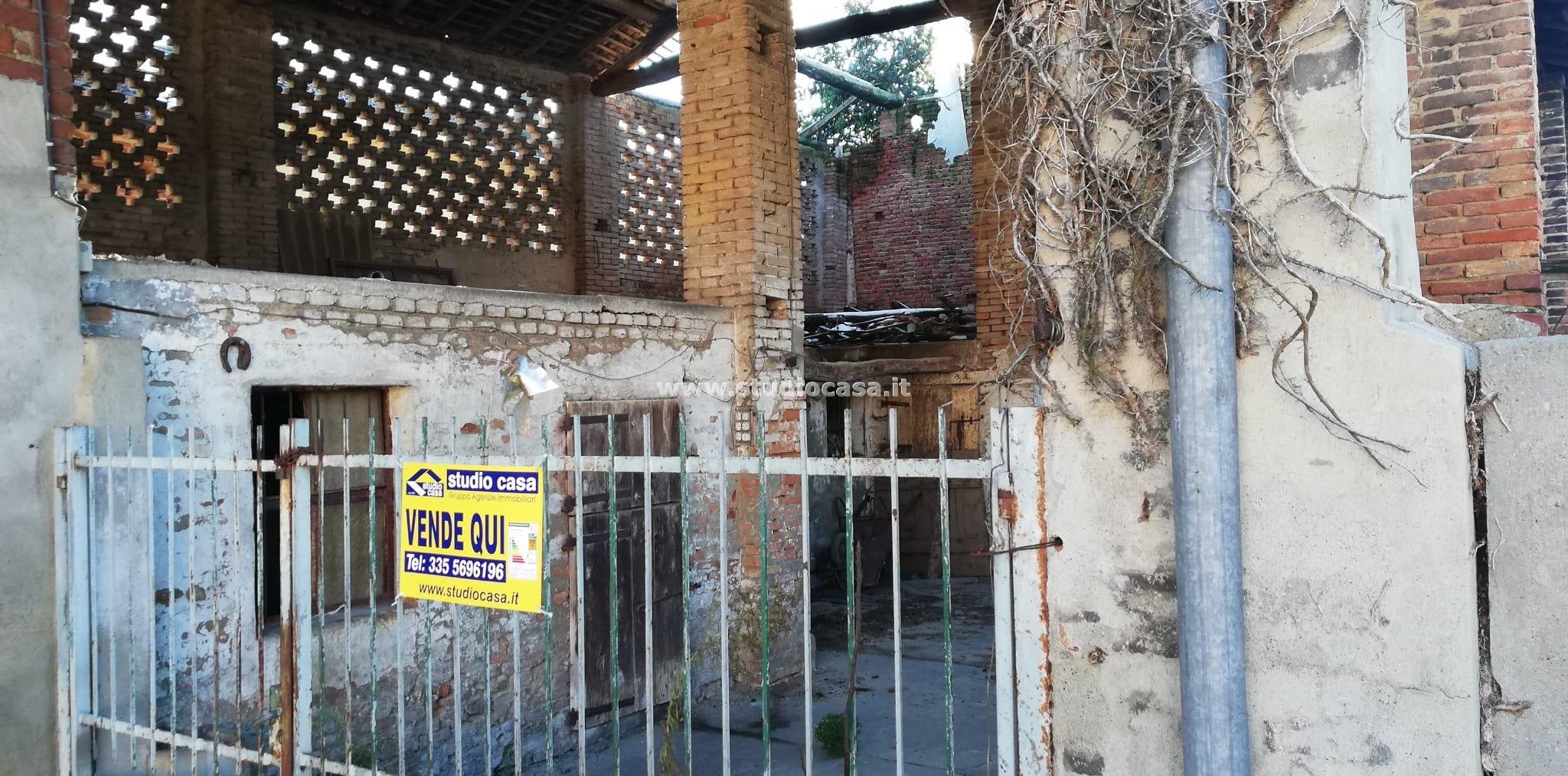 Casa Plurifamiliare in vendita a Crespiatica