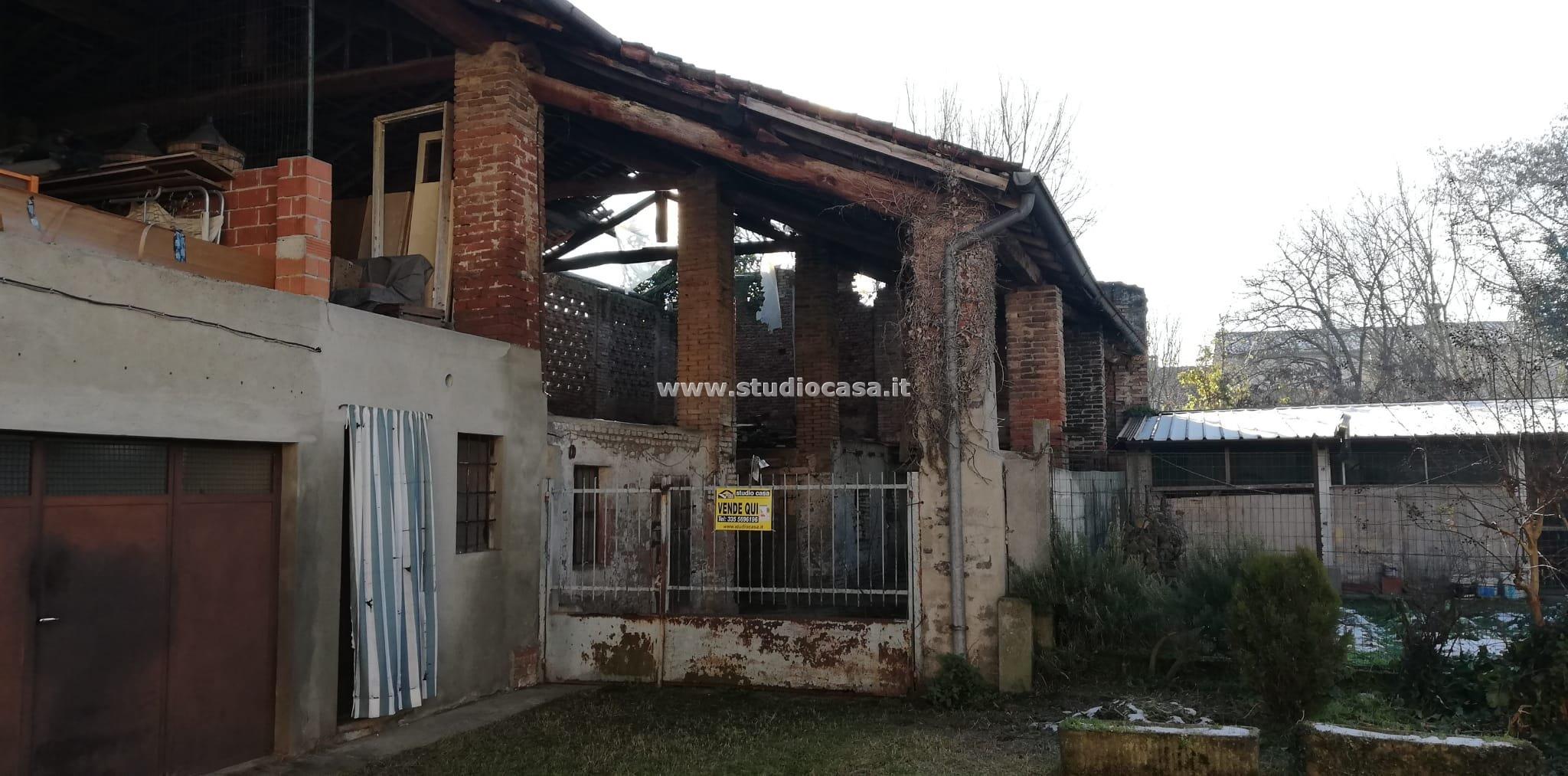 Casa Plurifamiliare in vendita a Crespiatica